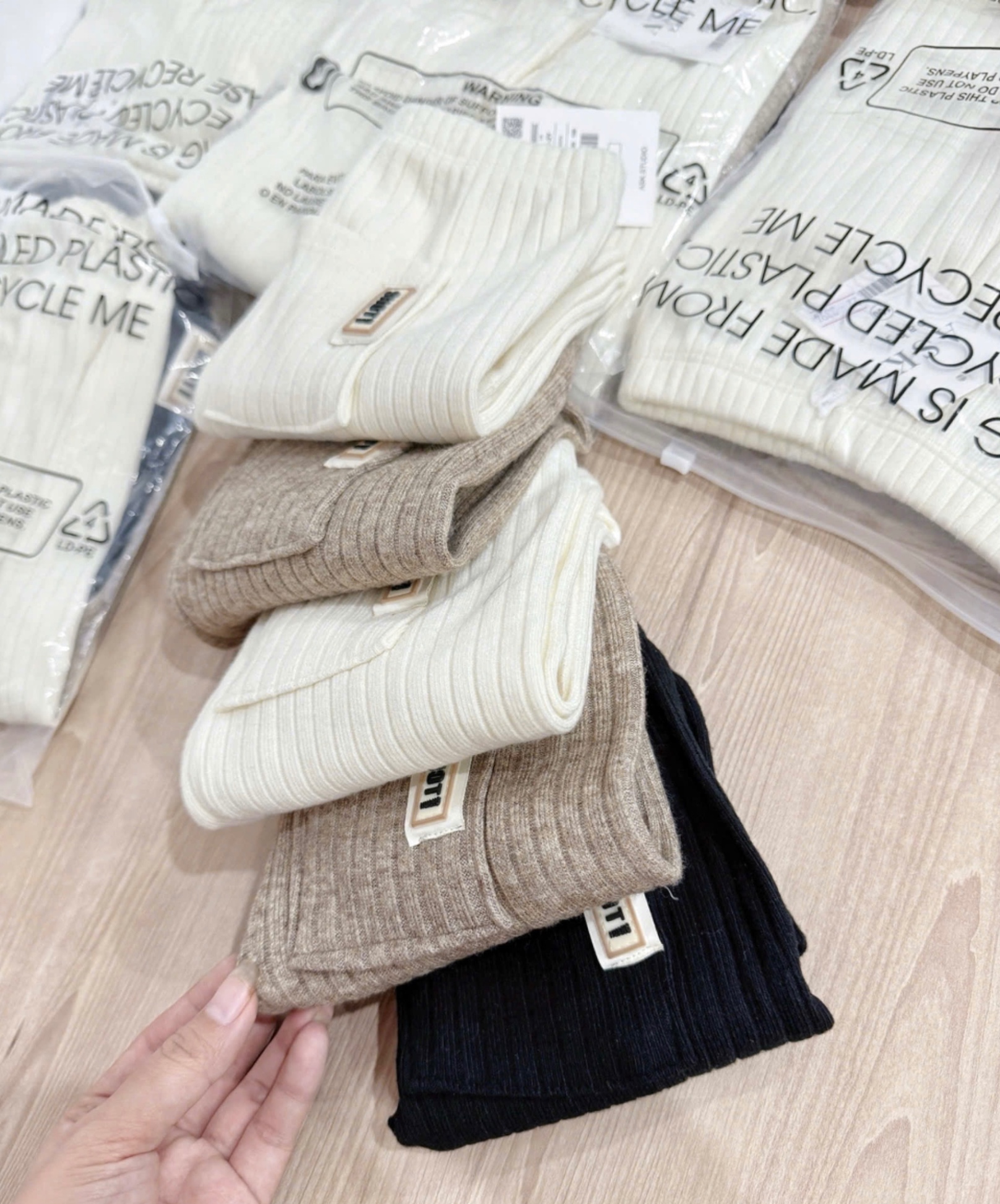QB238 - SET 3 QUẦN LEGGING TĂM ĐŨA đen be nâu TÚI SAU