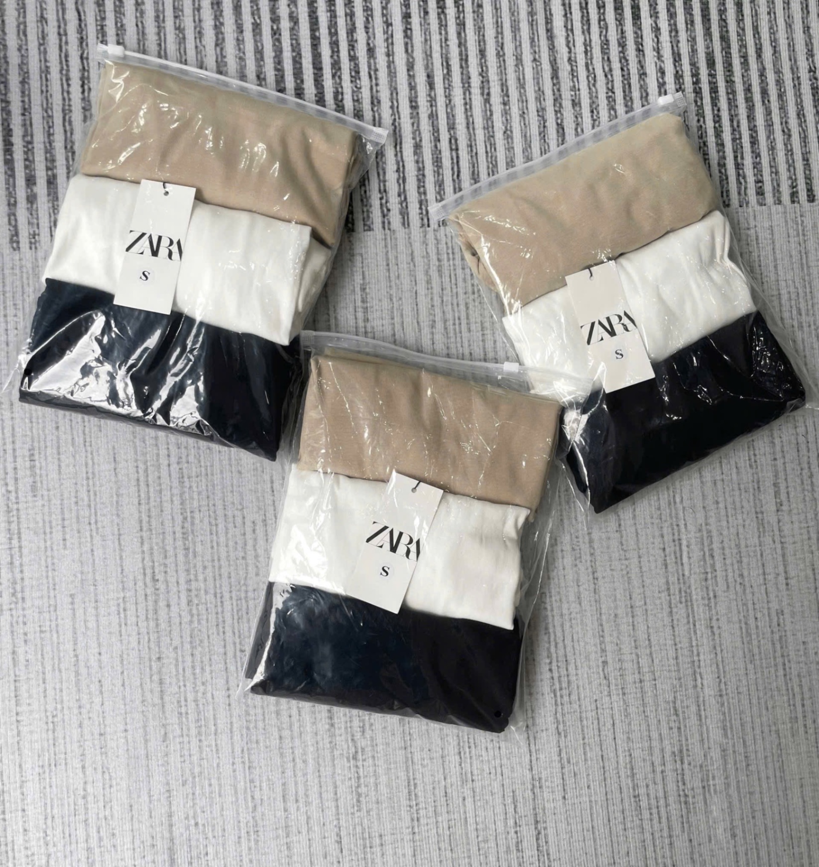 ANU013 - SET 3 ÁO ZIP DÀI TAY CỔ TRÒN đen trắng nâu