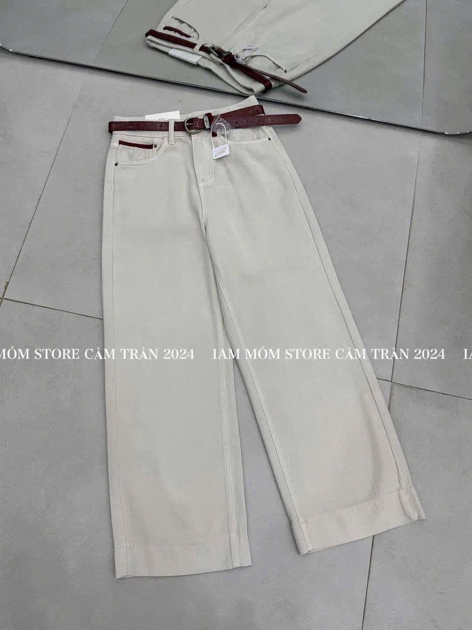 QNU512 - QUẦN JEANS SUÔNG BE CẠP ĐỎ M3976