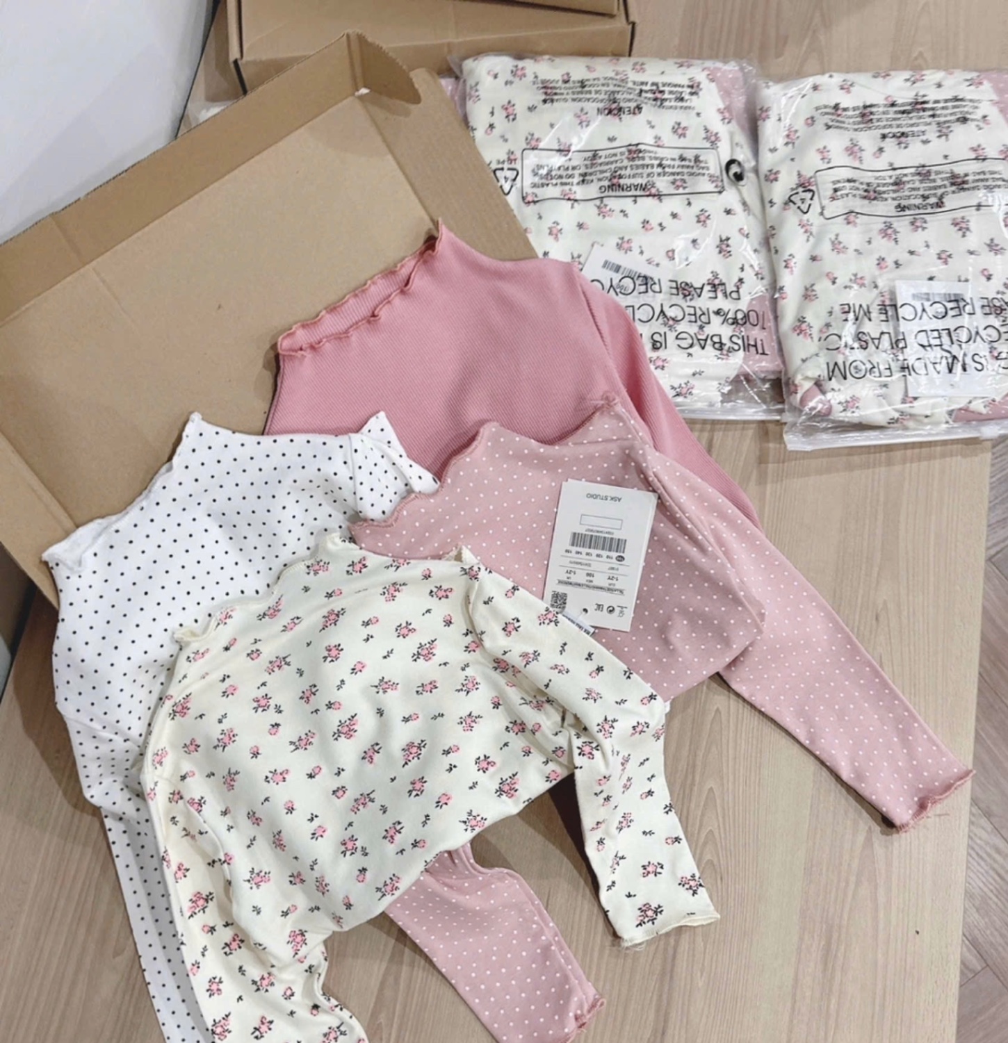 AB598 - SET 4 ÁO BÉ GÁI LEN TĂM VIỀN BÈO HOA