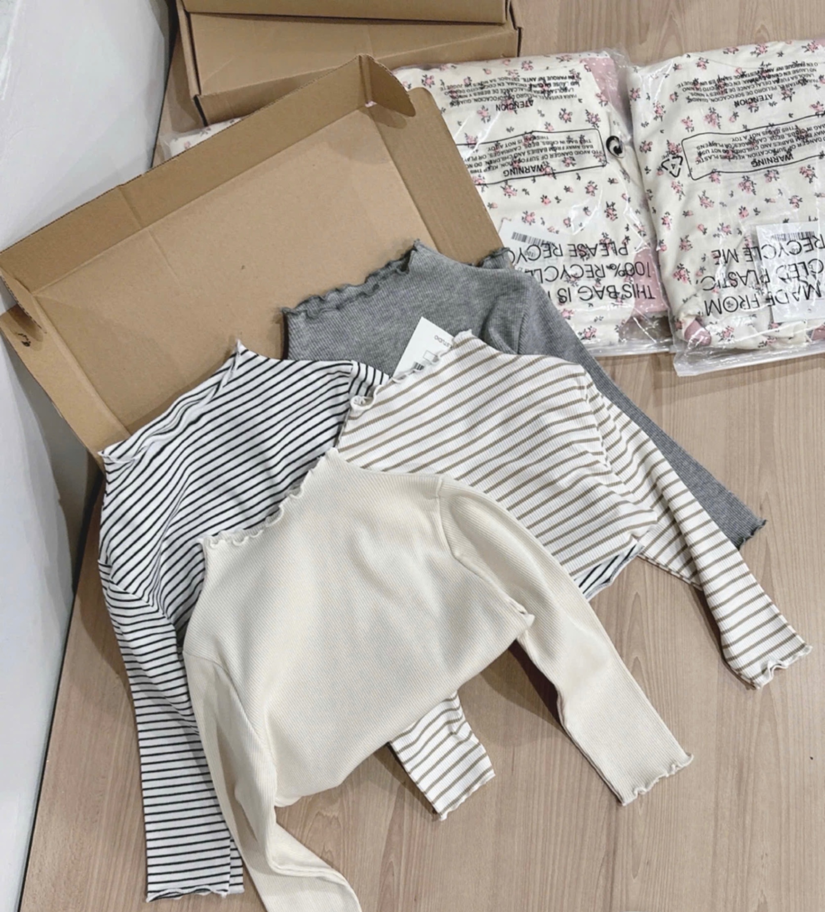 AB598 - SET 4 ÁO BÉ GÁI LEN TĂM VIỀN BÈO HOA