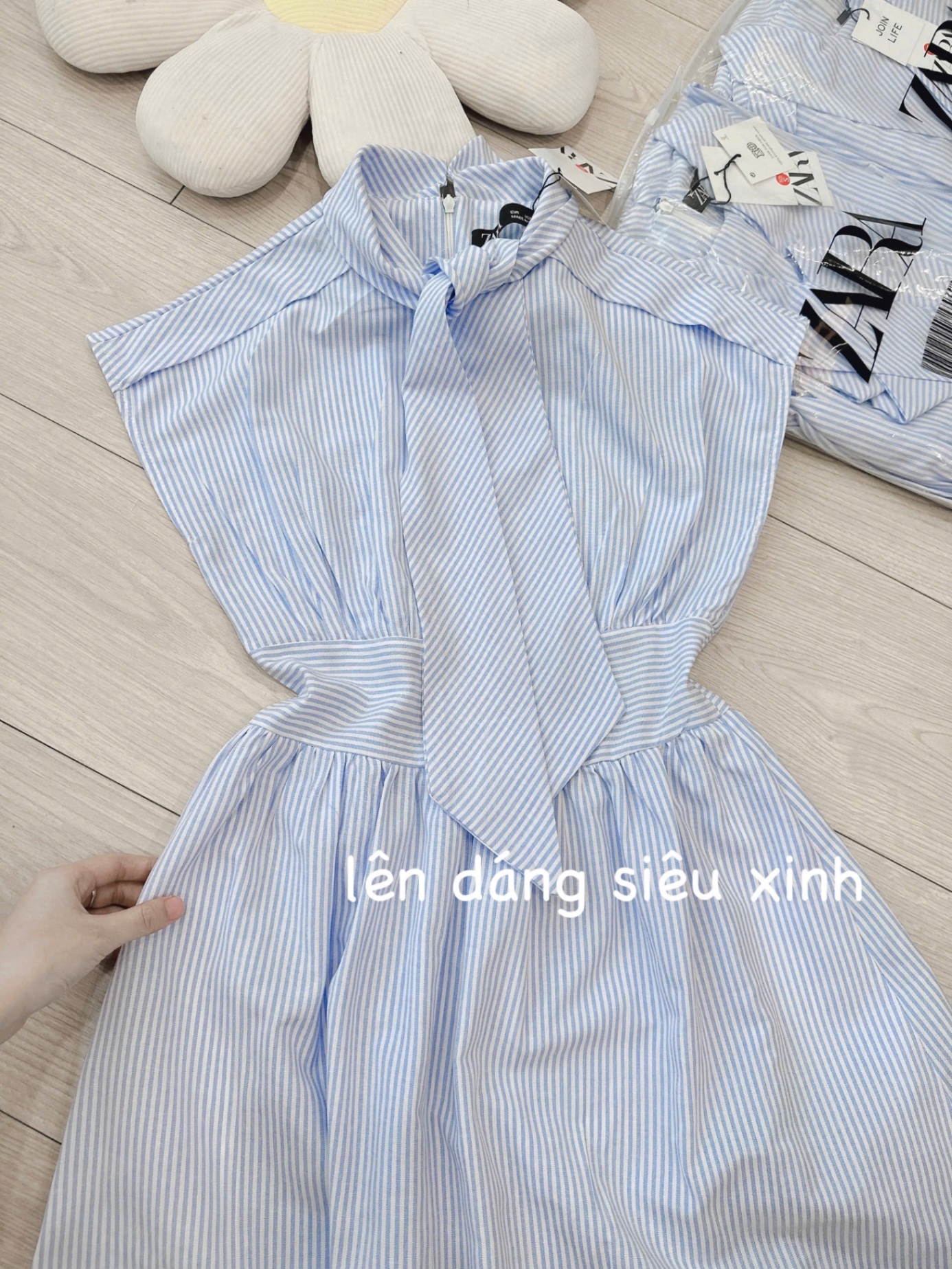 V418 - VÁY DÀI XANH KẺ SỌC CỔ NƠ ĐAI EO