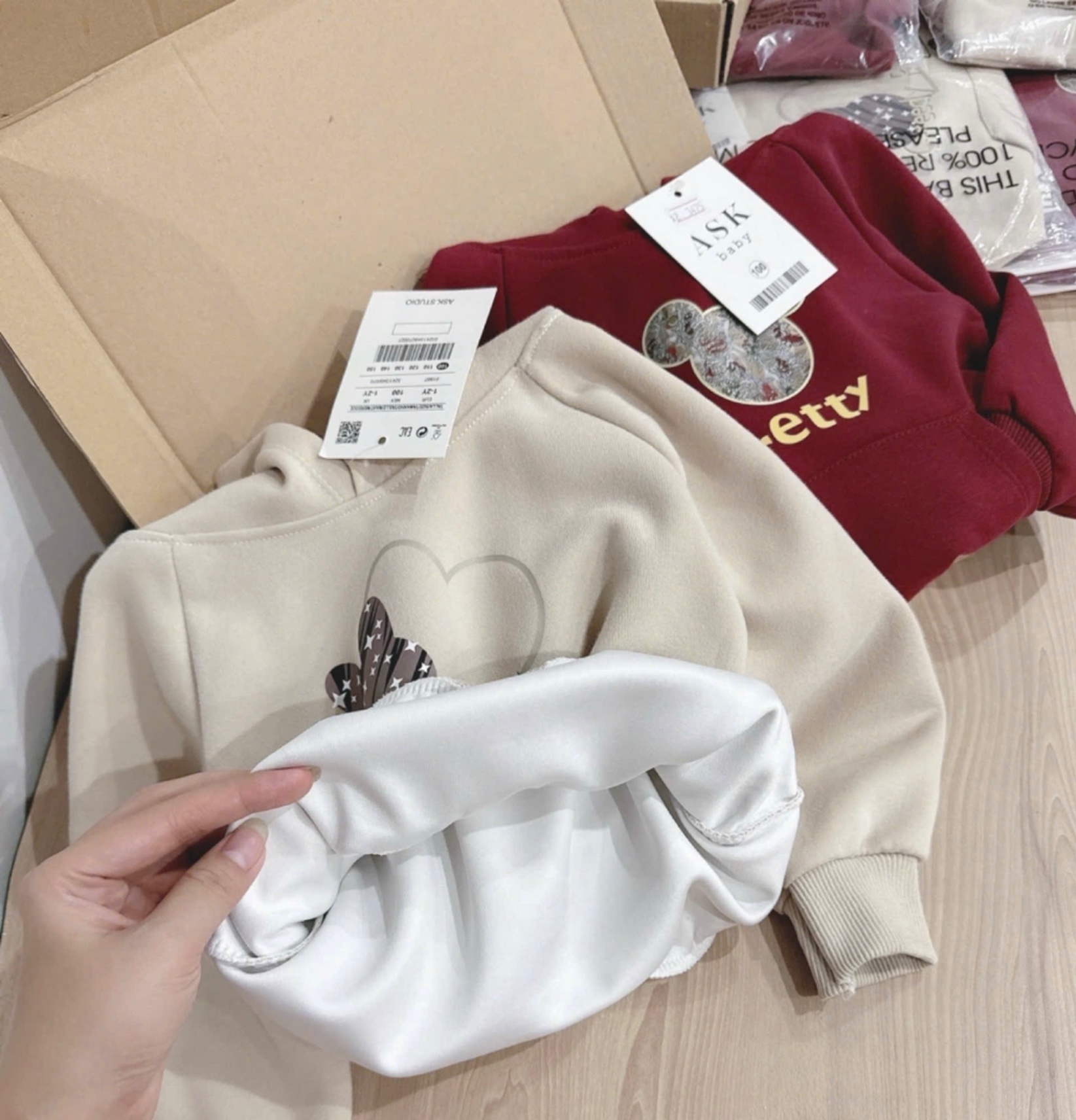 AB609 - ÁO HOODIE BÉ GÁI MŨ THỎ GẤU Pretty