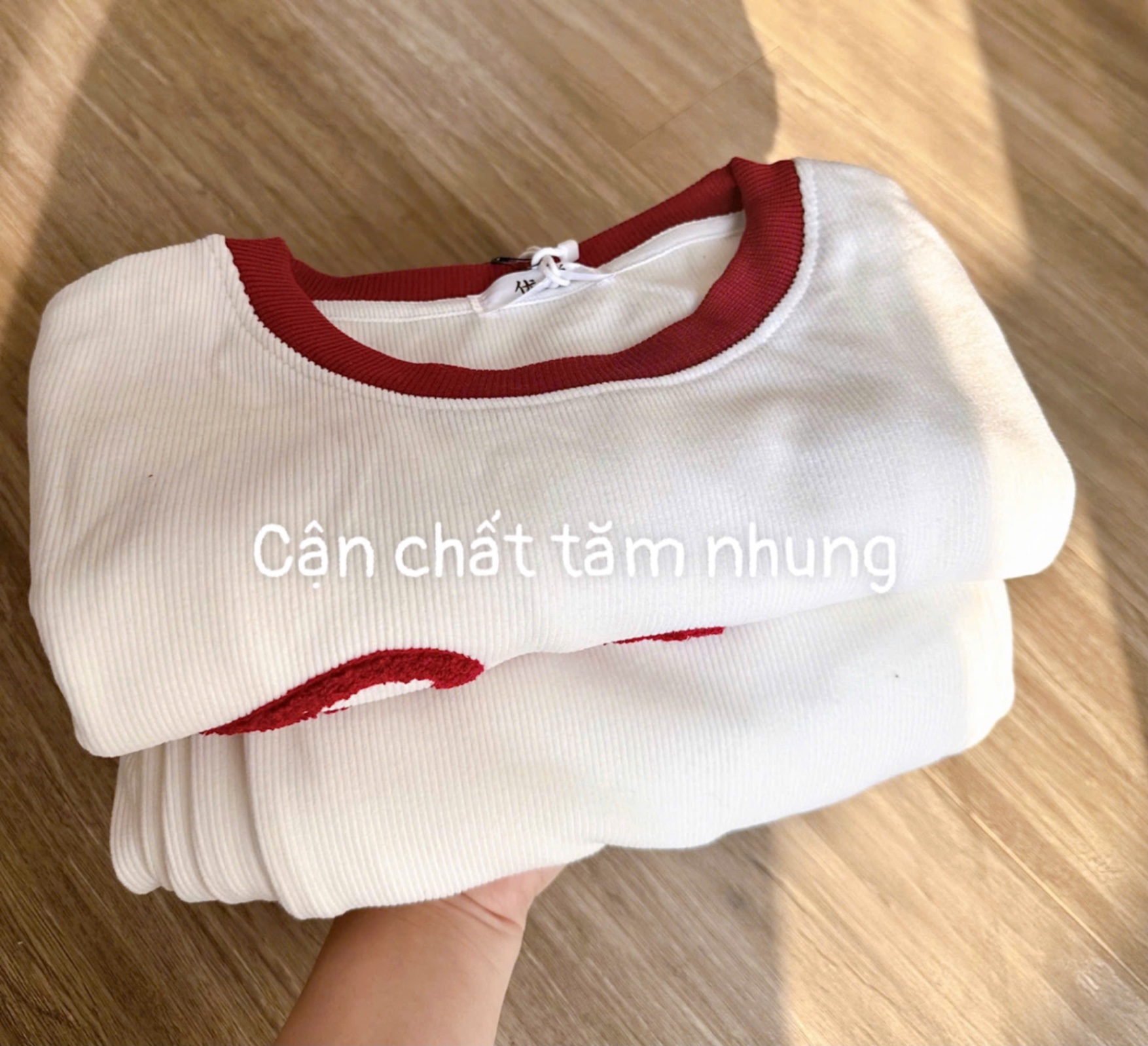 S671 - BỘ TĂM NHUNG TRẮNG CELINE VIỀN ĐỎ