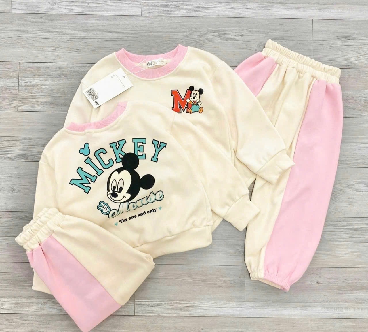 G283 - BỘ BÉ GÁI ÁO NỈ BE MICKEY M PHỐI HỒNG