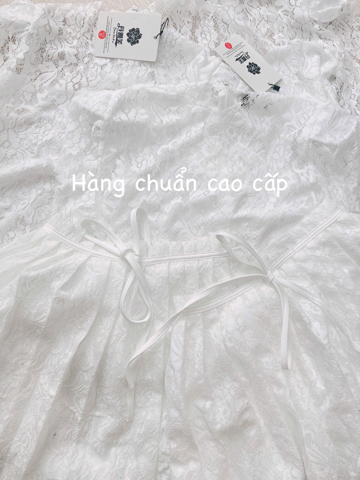 S692 - SET TRẮNG REN HOA CVAY DẬP LI NƠ EO