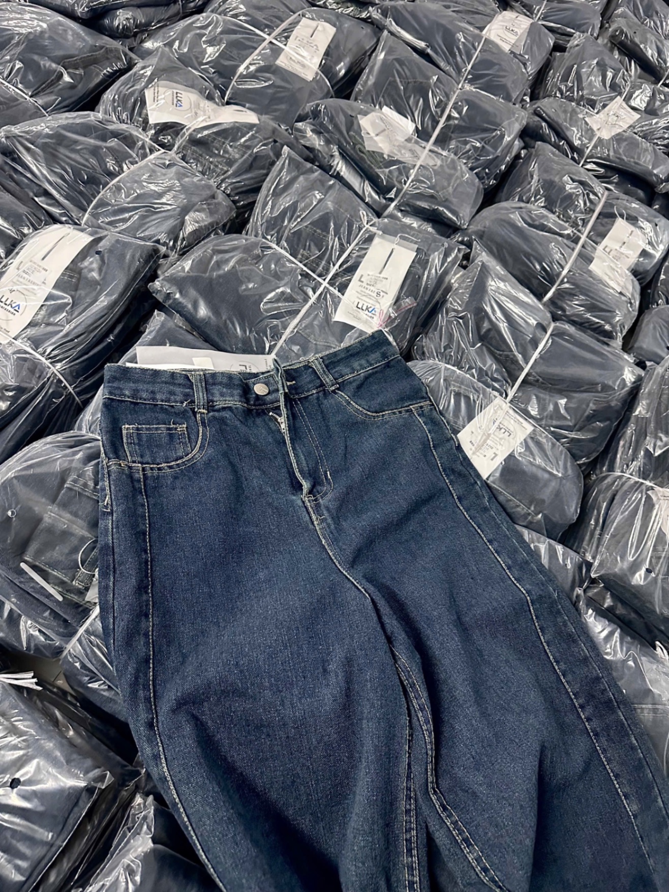 QNU523 - QUẦN JEANS SUÔNG XANH GÂN BÊN KÈM ĐAI