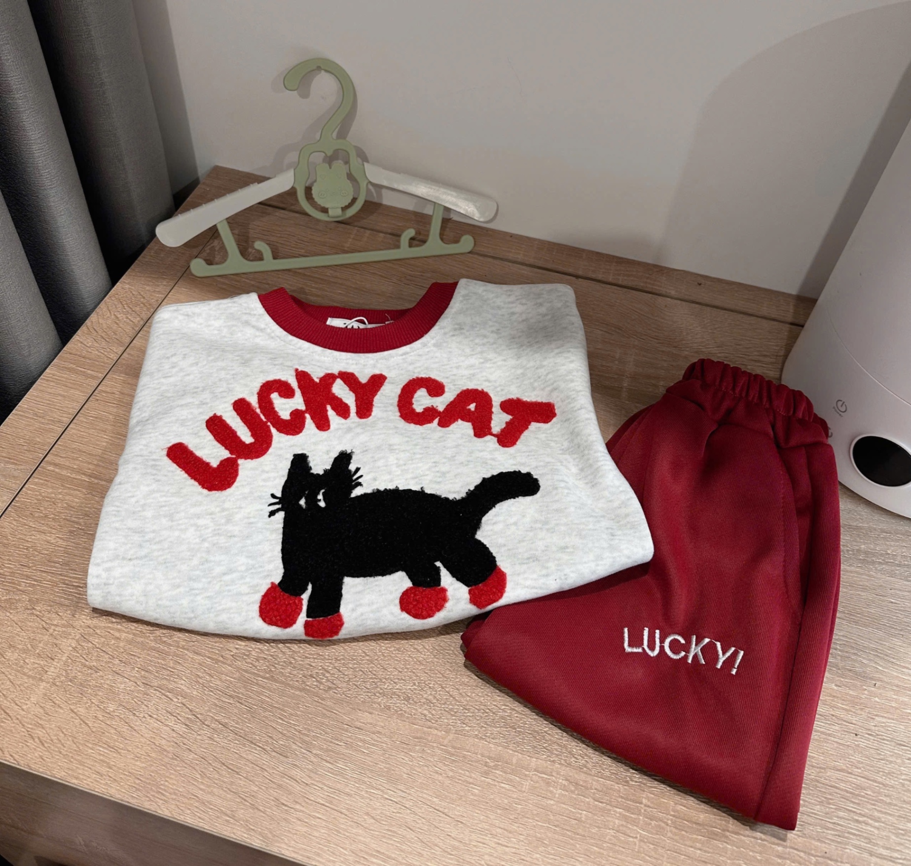 G307 - BỘ BÉ GÁI HAIDA GHI LUCKY CAT QUẦN ĐỎ