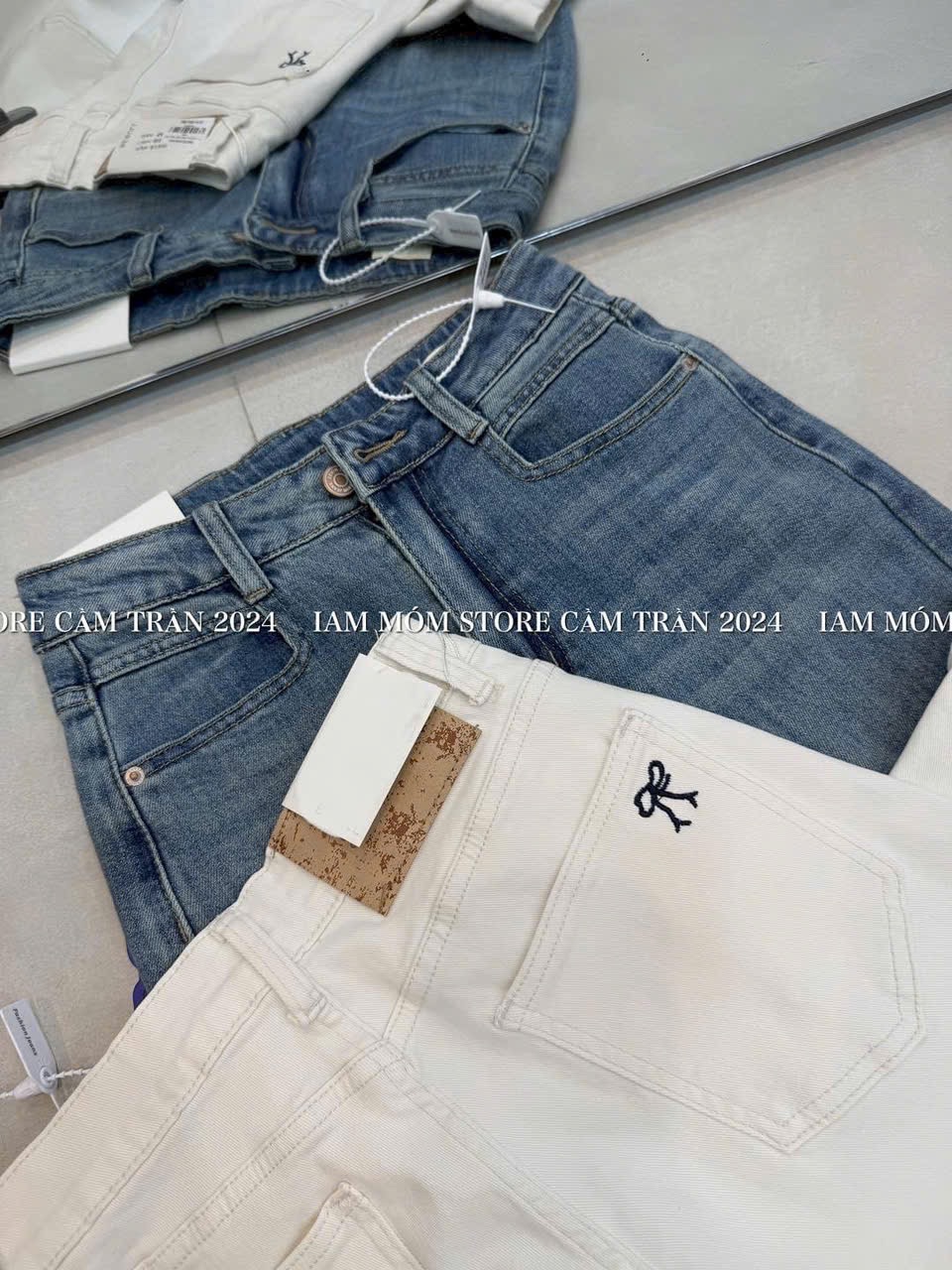 QNU525 - QUẦN JEANS SUÔNG XANH BE THÊU NƠ