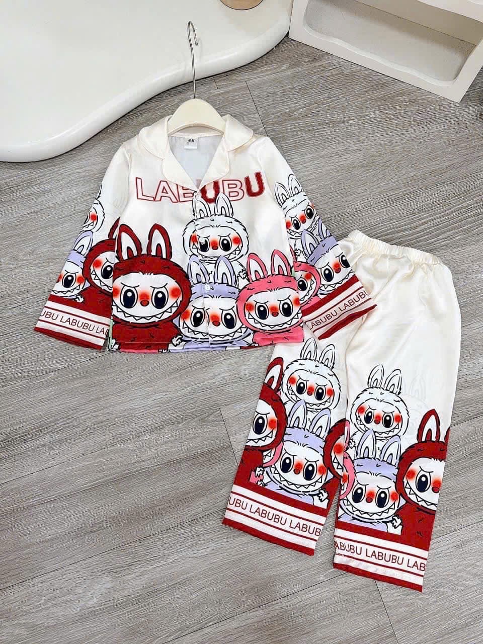 G322 - SET 2 BỘ PYJAMA BÉ GÁI LỤA LABUBU trắng hồng