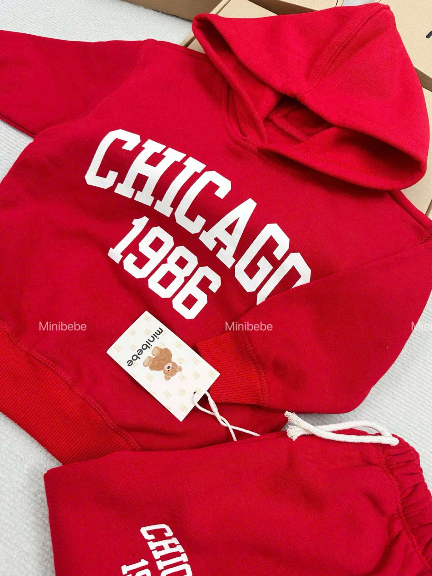 T284 - BỘ NỈ DƯ BÉ TRAI ĐỎ MŨ CHICAGO 1986