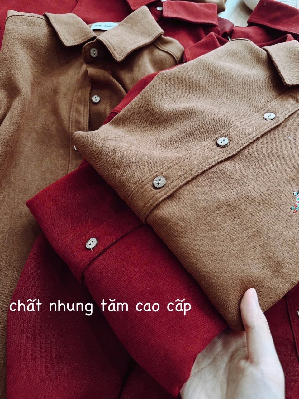 ANU052 - ÁO SƠ MI NHUNG TĂM THÊU NGỰA VẰN