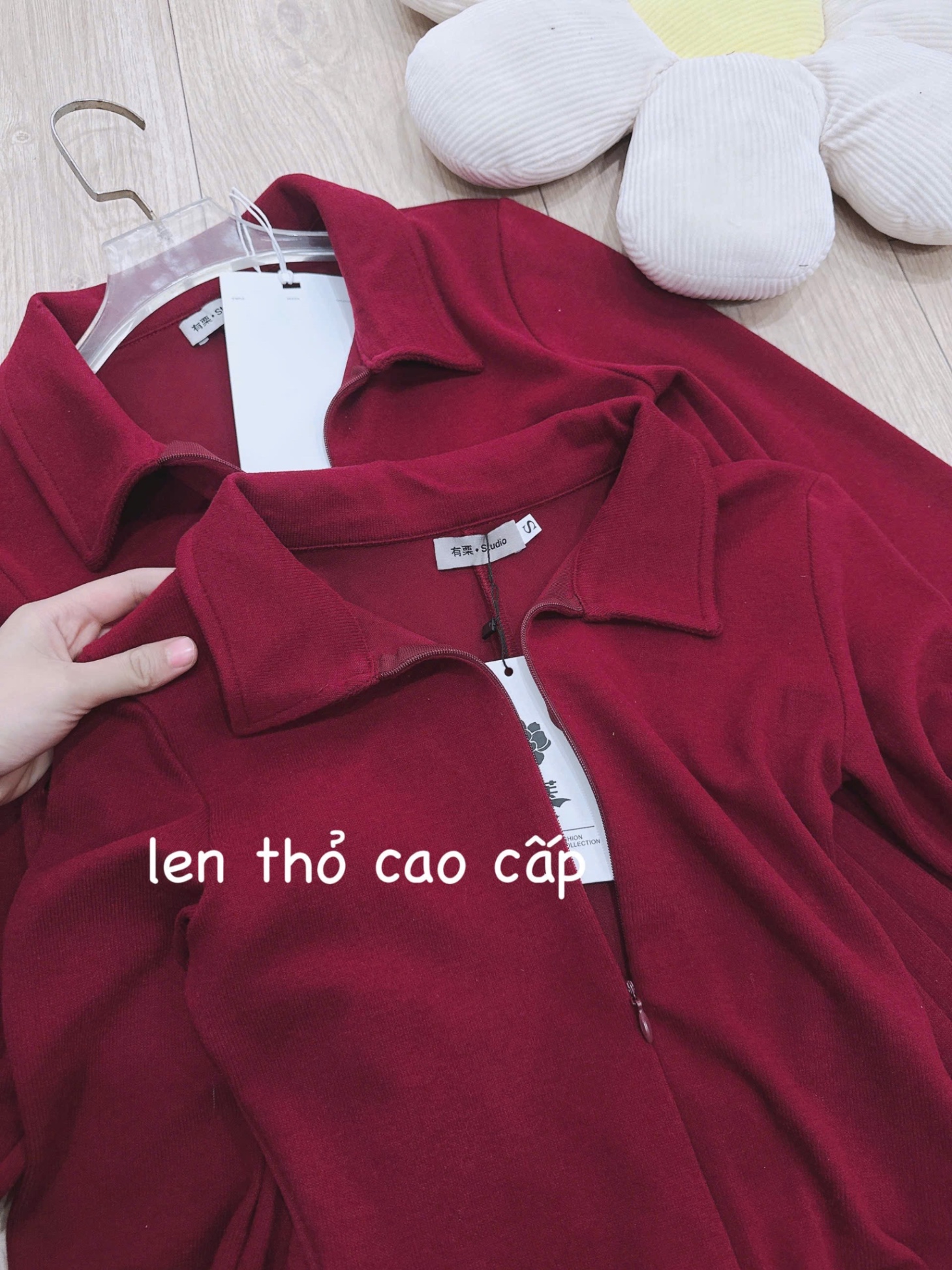 V438 - VÁY LEN ĐỎ CỔ POLO KHOÁ TRƯỚC DẬP LI