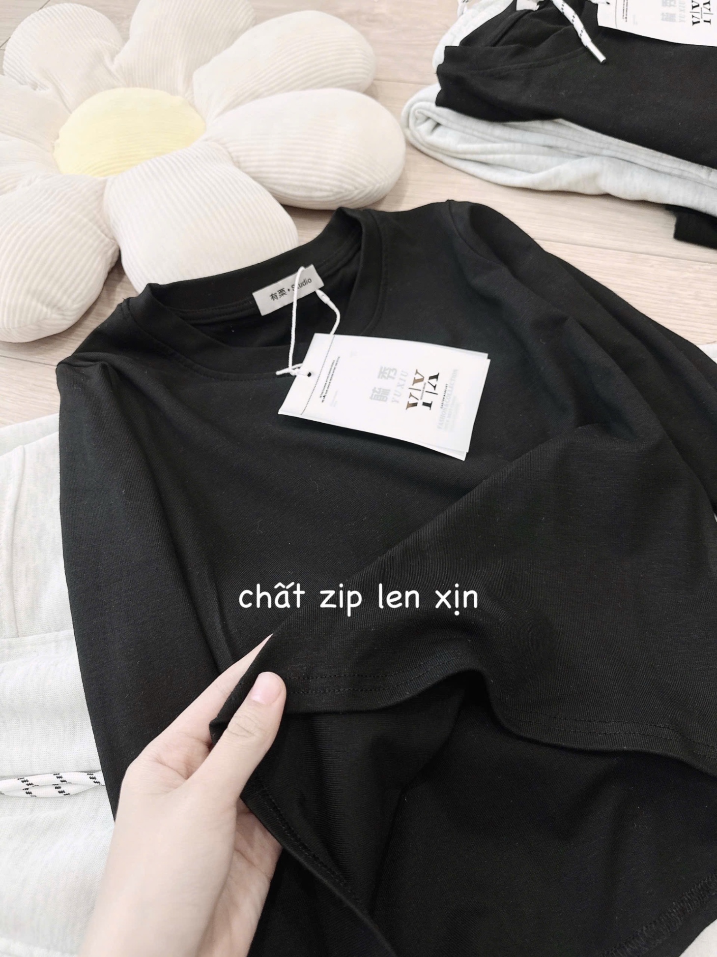 S782 - BỘ NỮ ÁO ZIP ĐEN QUẦN NỈ GHI