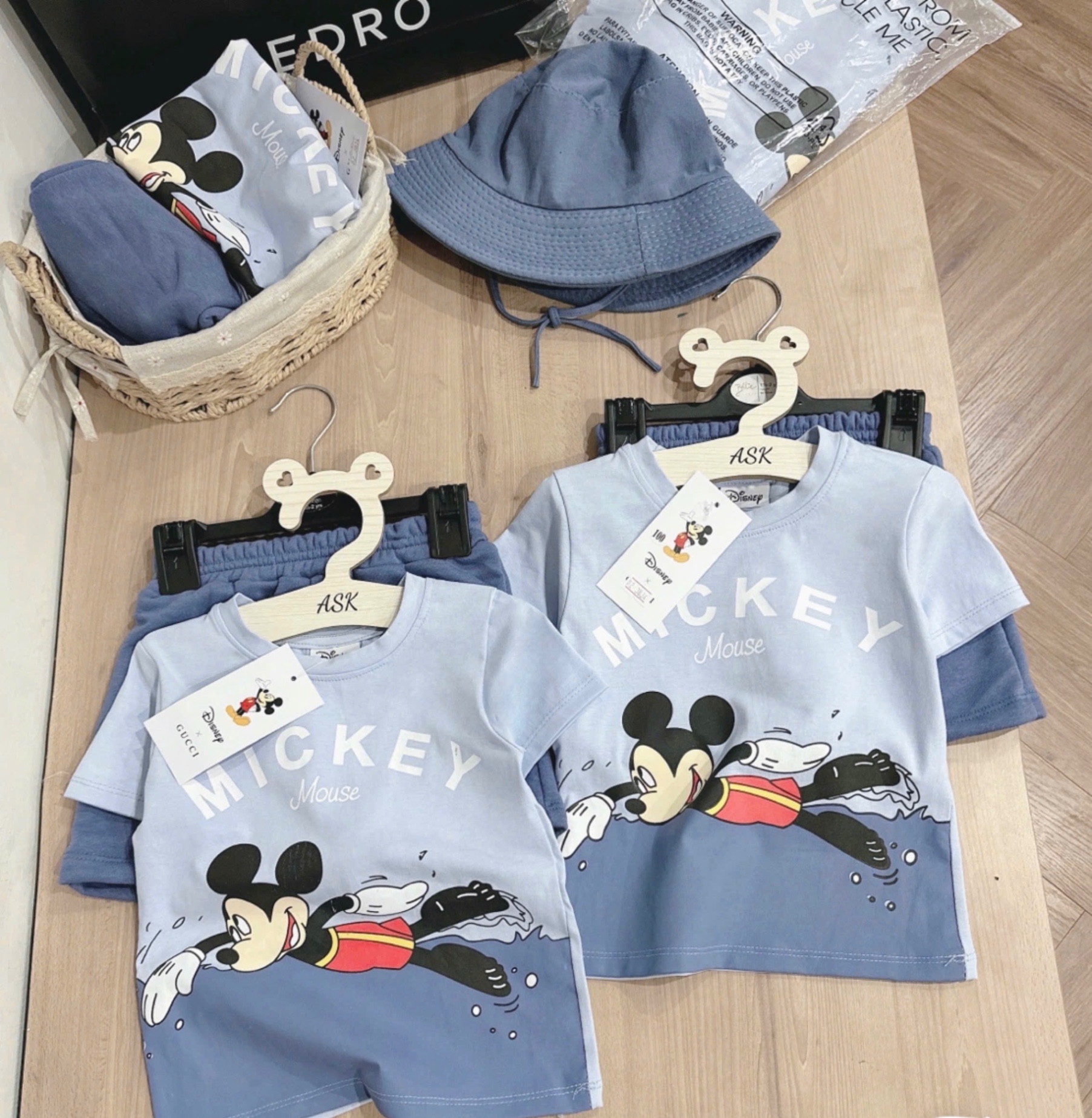 T350 - BỘ BÉ TRAI ÁO CỘC MICKEY XANH KÈM MŨ