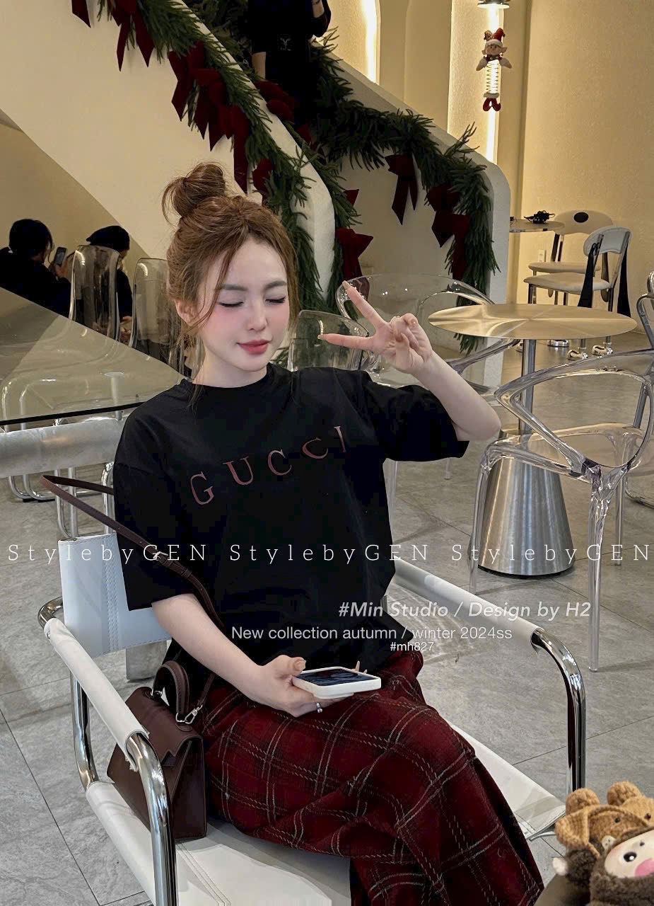 S788 - BỘ NỮ ÁO CỘC ĐEN TRẮNG GUCCI QUẦN DẠ KẺ