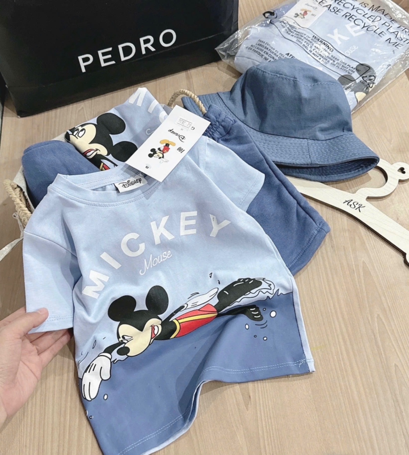 T350 - BỘ BÉ TRAI ÁO CỘC MICKEY XANH KÈM MŨ