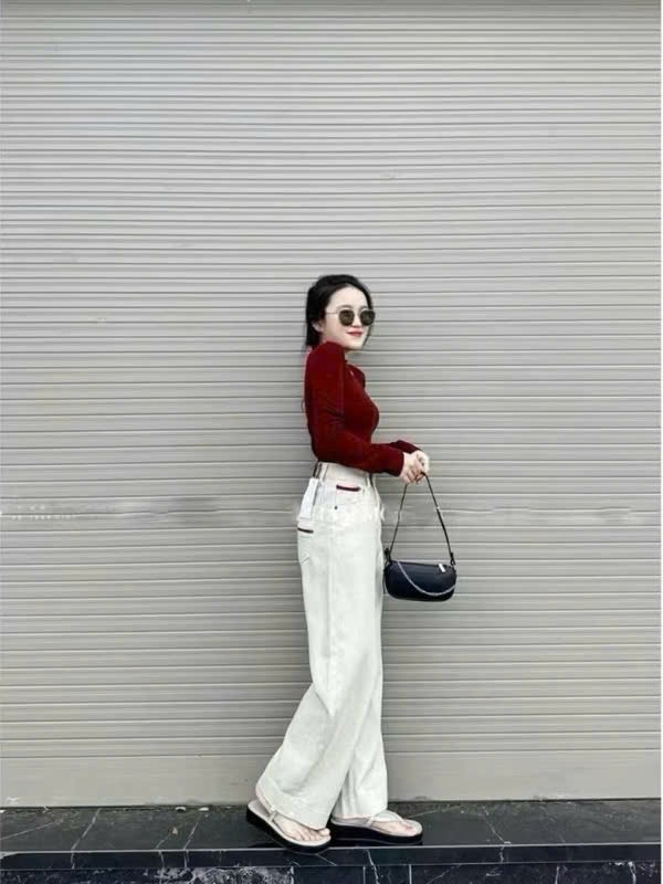 QNU541 - QUẦN JEANS SUÔNG TRẮNG PHỐI ĐỎ MÁC DA