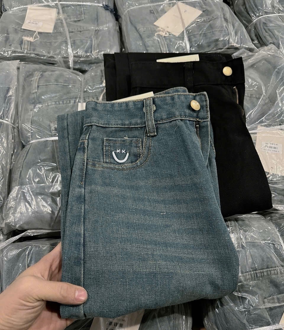 QNU542 - QUẦN JEANS SUÔNG XANH ĐEN THÊU :) M3987