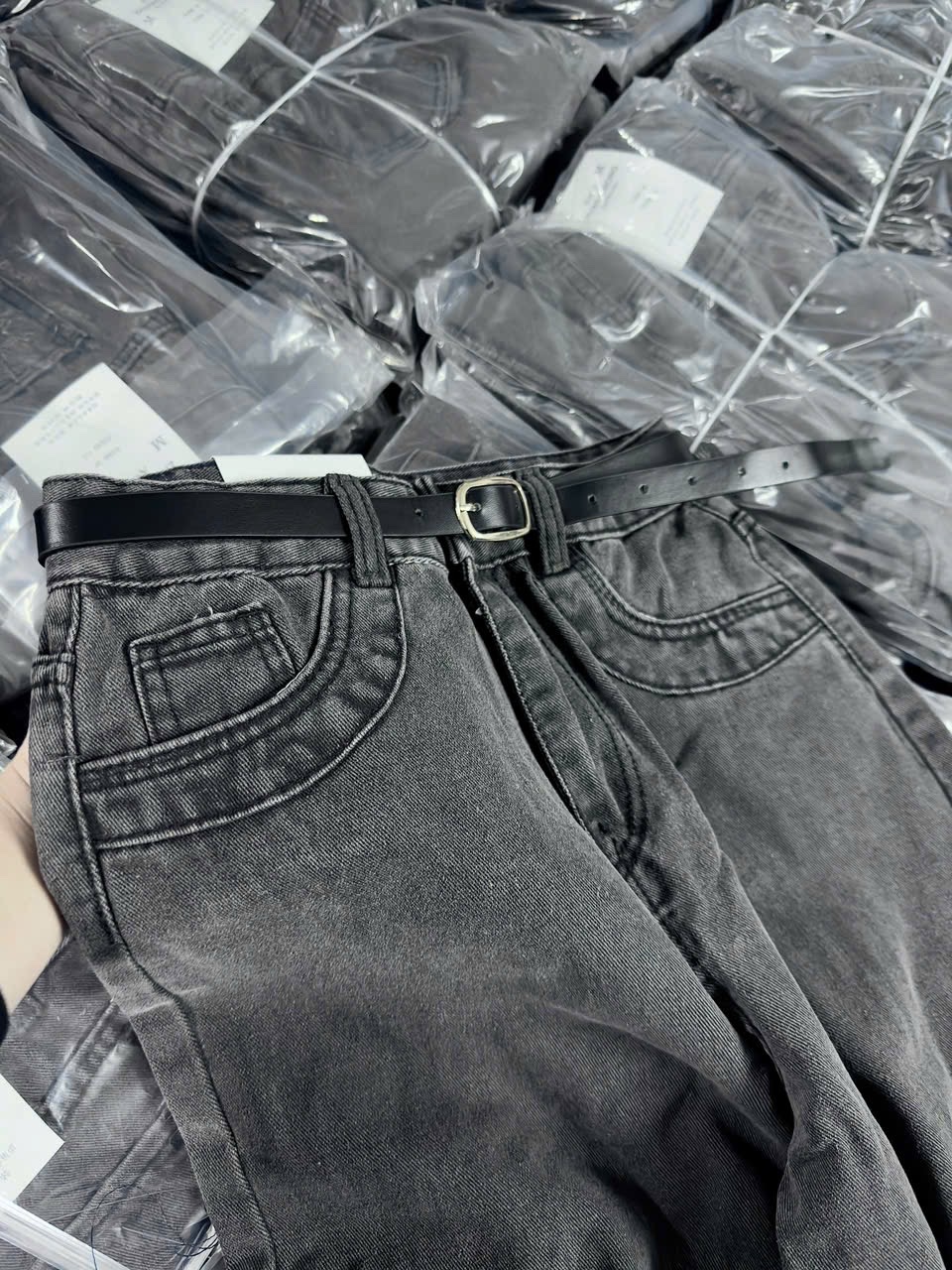 QNU545 - QUẦN JEANS SUÔNG MÀU KHÓI KÈM ĐAI