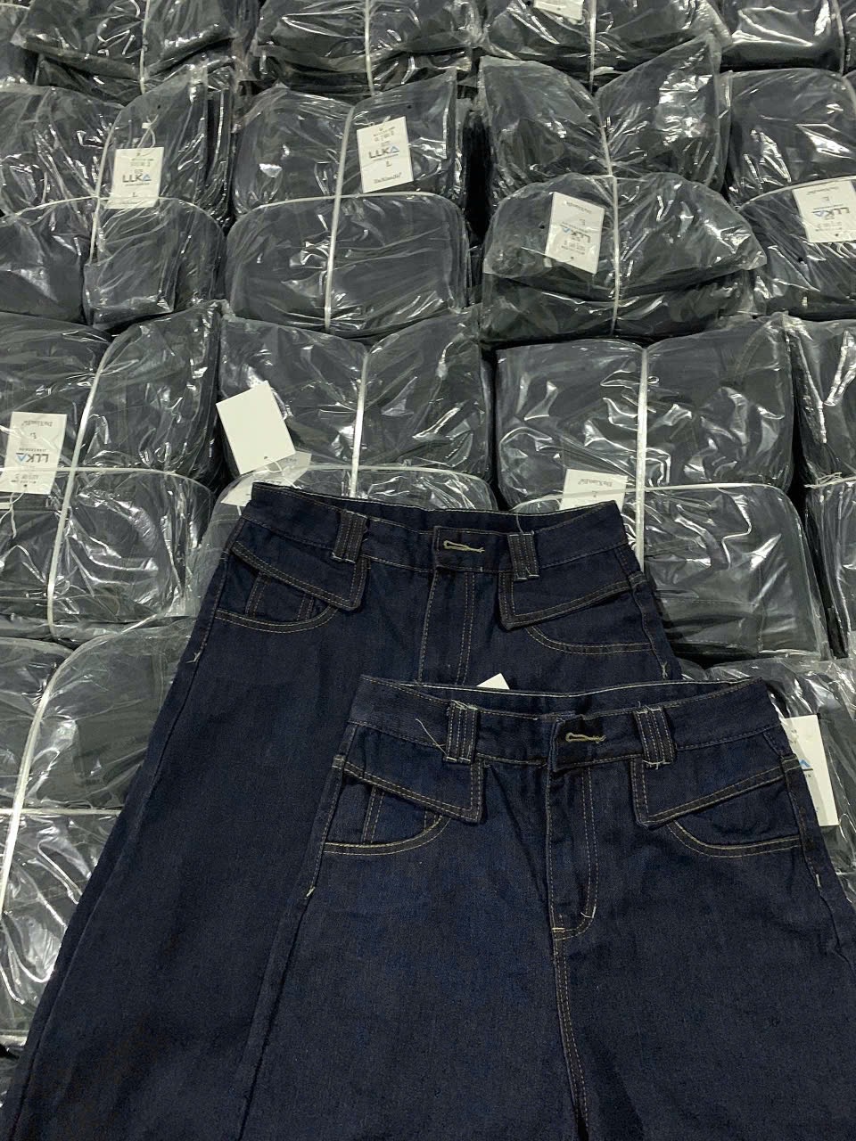 QNU546 - QUẦN JEANS SUÔNG XANH ĐẬM TÚI CHÉO