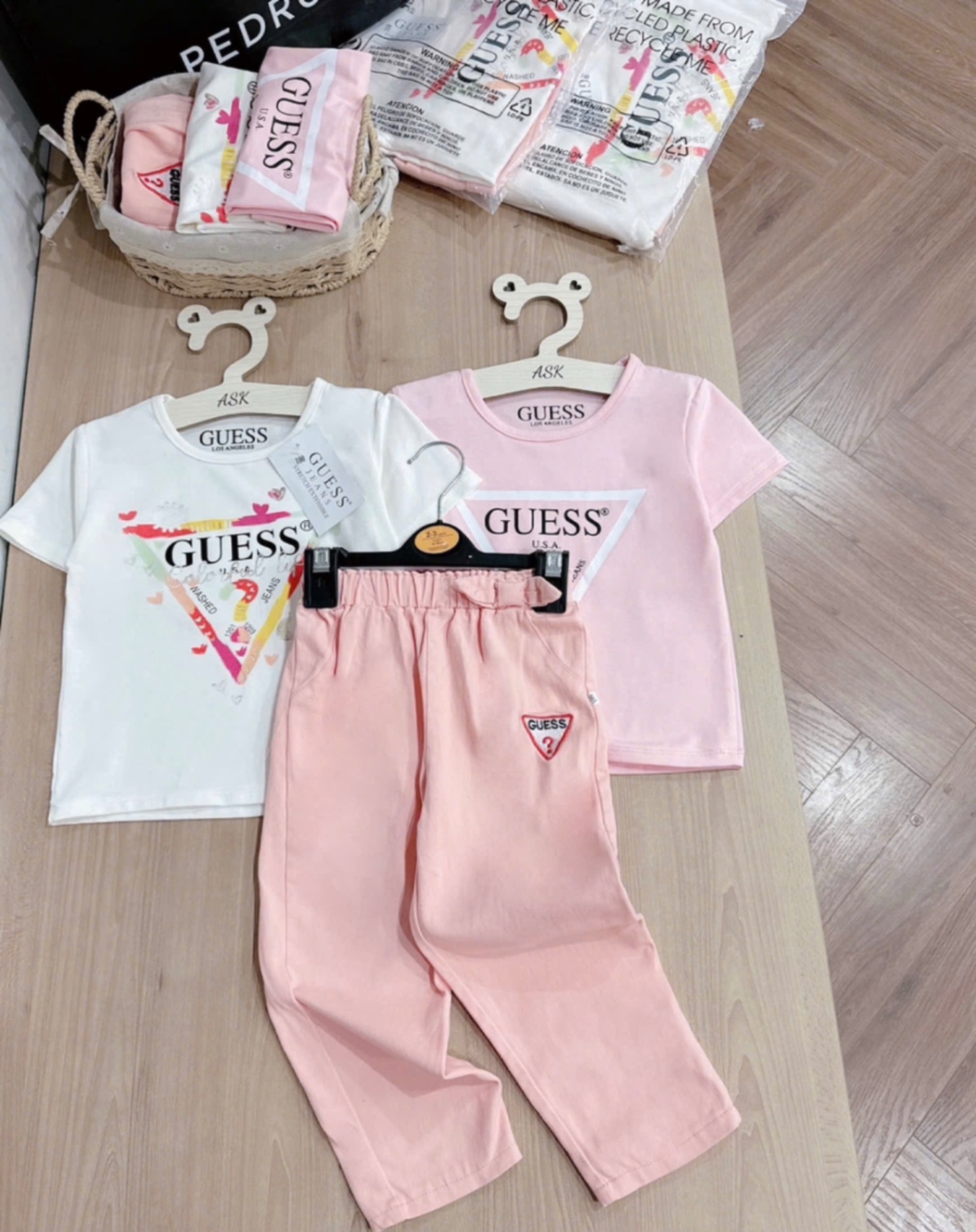 G396 - SET BÉ GÁI 3CT ÁO GUESS TRẮNG HỒNG QUẦN DÀI