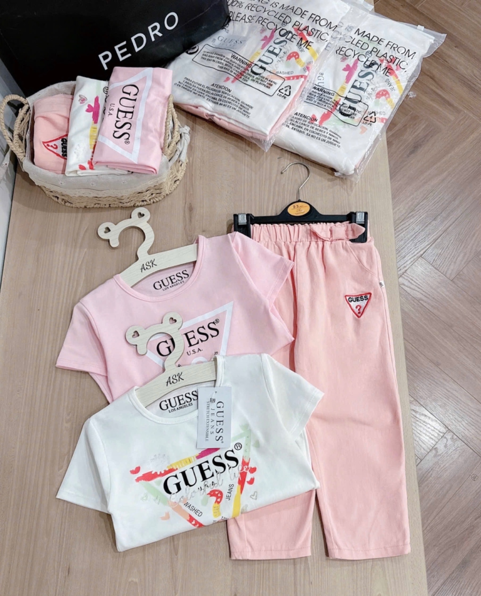 G396 - SET BÉ GÁI 3CT ÁO GUESS TRẮNG HỒNG QUẦN DÀI