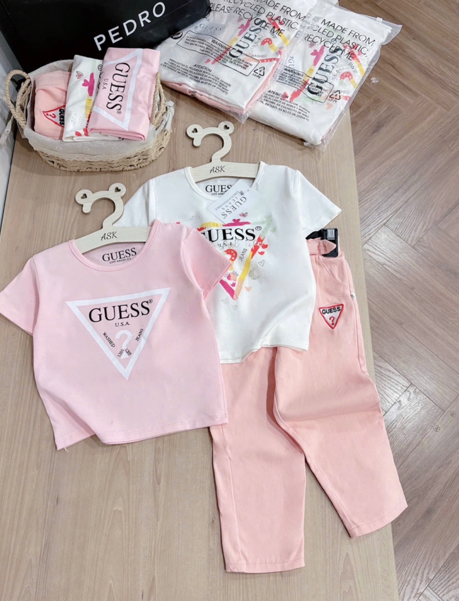 G396 - SET BÉ GÁI 3CT ÁO GUESS TRẮNG HỒNG QUẦN DÀI