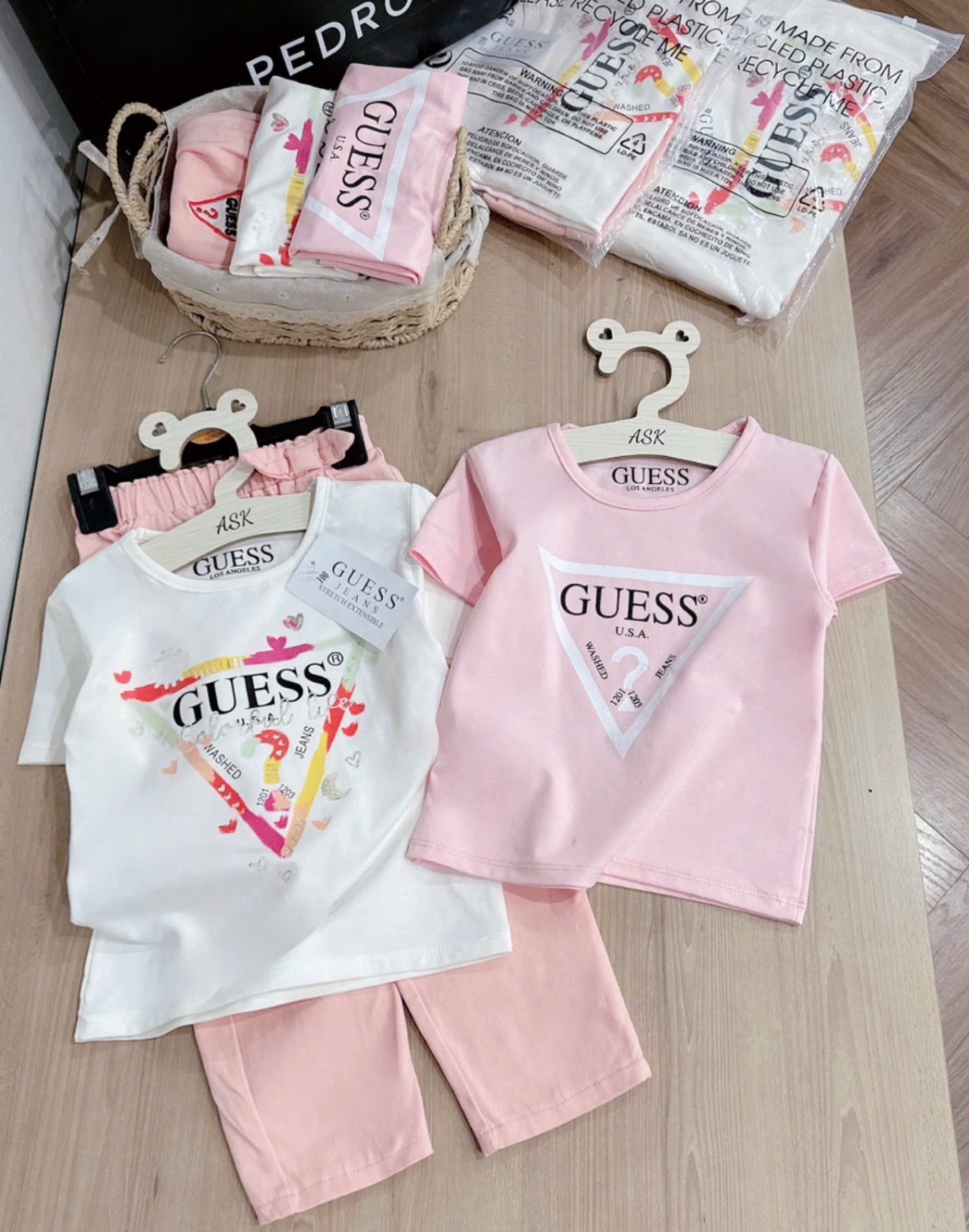 G396 - SET BÉ GÁI 3CT ÁO GUESS TRẮNG HỒNG QUẦN DÀI