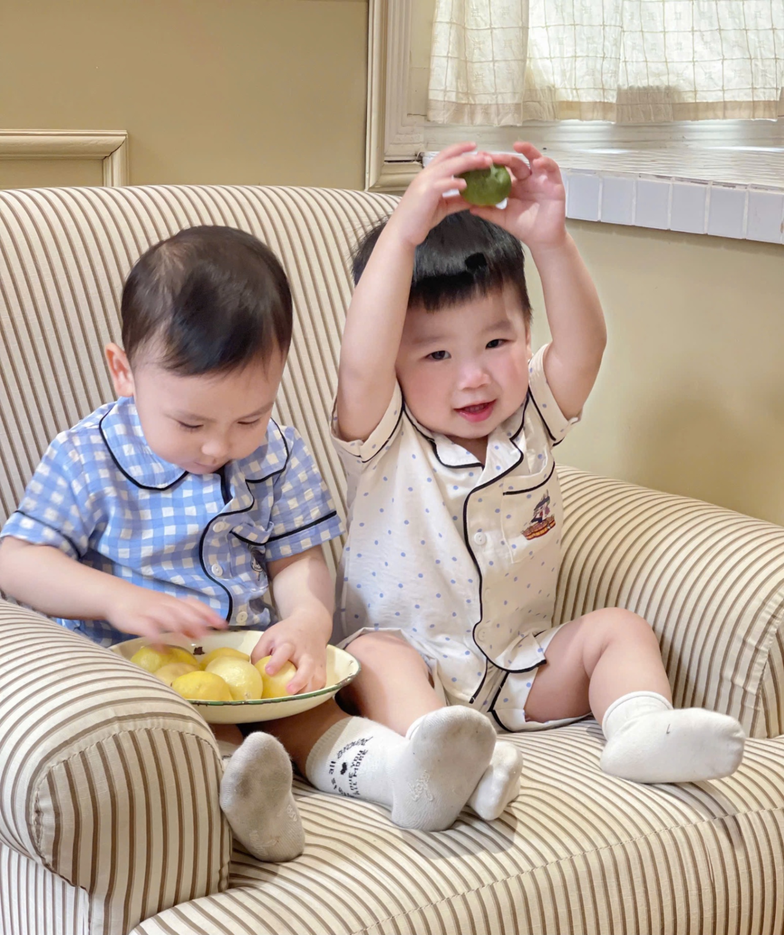 T380 - SET 2 BỘ BÉ TRAI GÁI PYJAMA KẺ CARO LABUBU