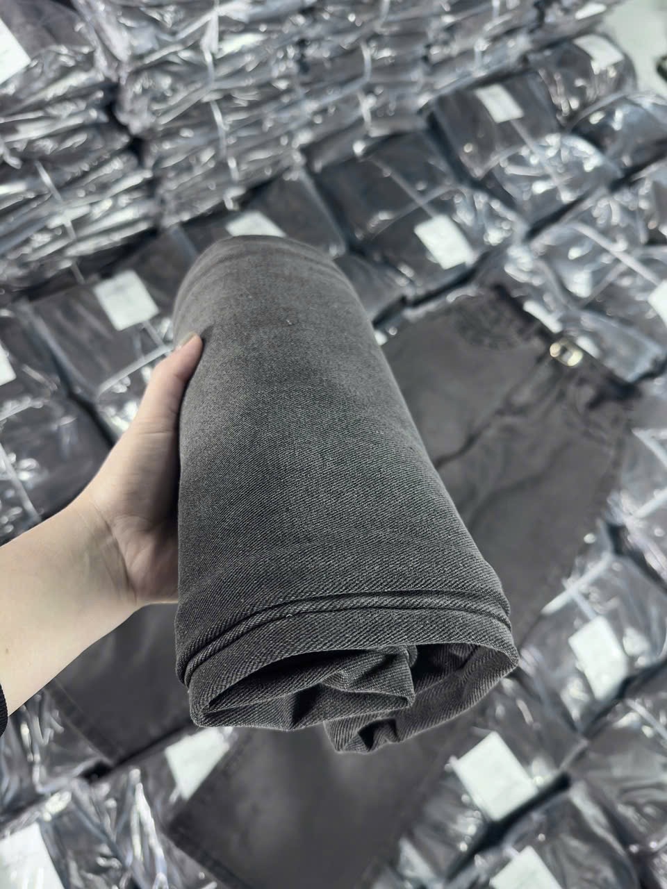 QNU545 - QUẦN JEANS SUÔNG MÀU KHÓI KÈM ĐAI