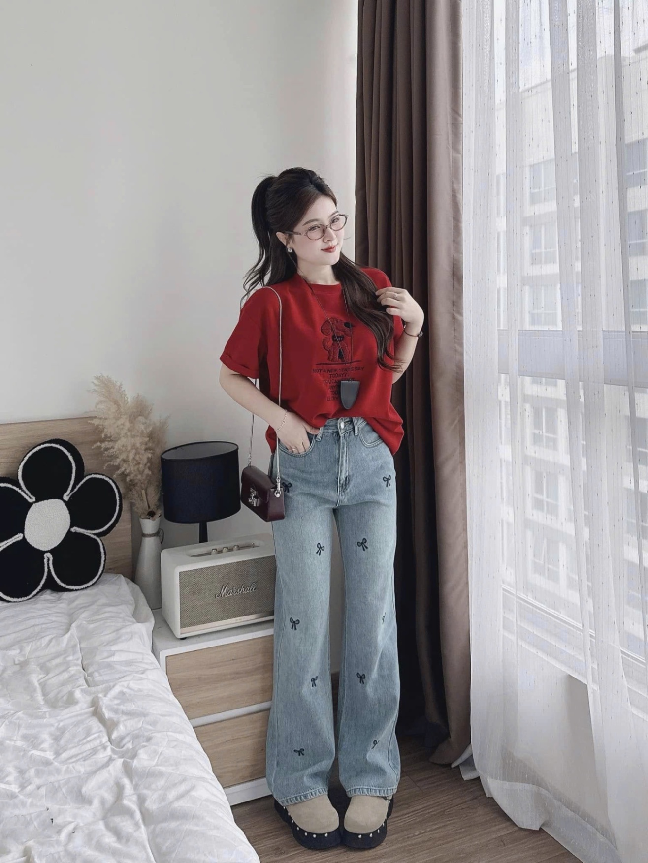 QNU552 - QUẦN JEANS SUÔNG XANH THÊU NƠ