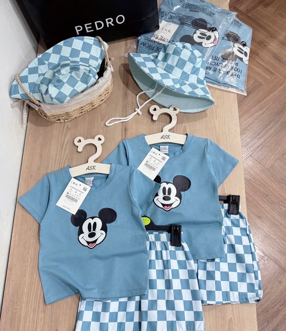 T391 - BỘ ĐÙI BÉ TRAI ÁO XANH MICKEY QUẦN CARO KÈM MŨ