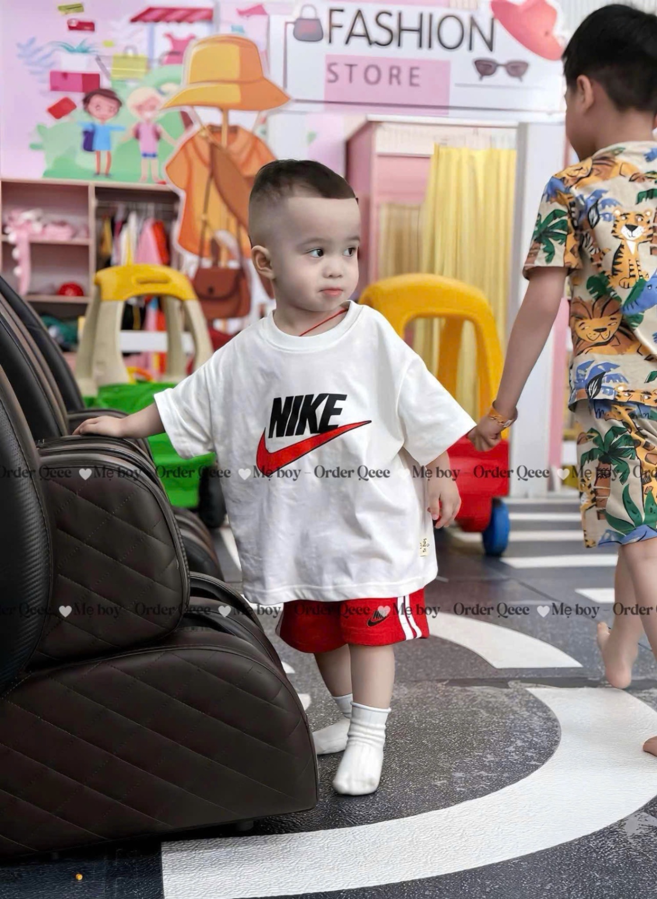 T389 - BỘ ĐÙI BÉ TRAI ÁO TRẮNG NIKE QUẦN ĐỎ