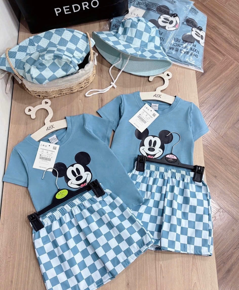 T391 - BỘ ĐÙI BÉ TRAI ÁO XANH MICKEY QUẦN CARO KÈM MŨ