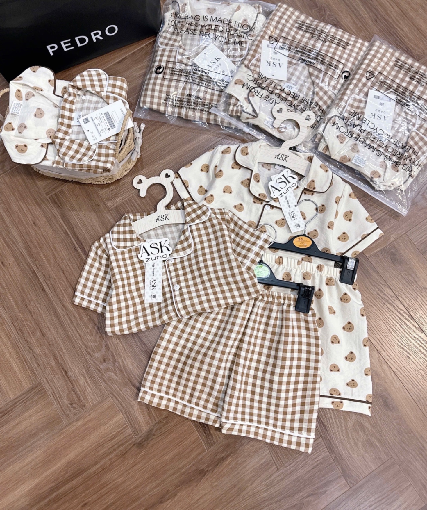 T410 - SET 2 BỘ BÉ TRAI PYJAMA GẤU KẺ nâu be