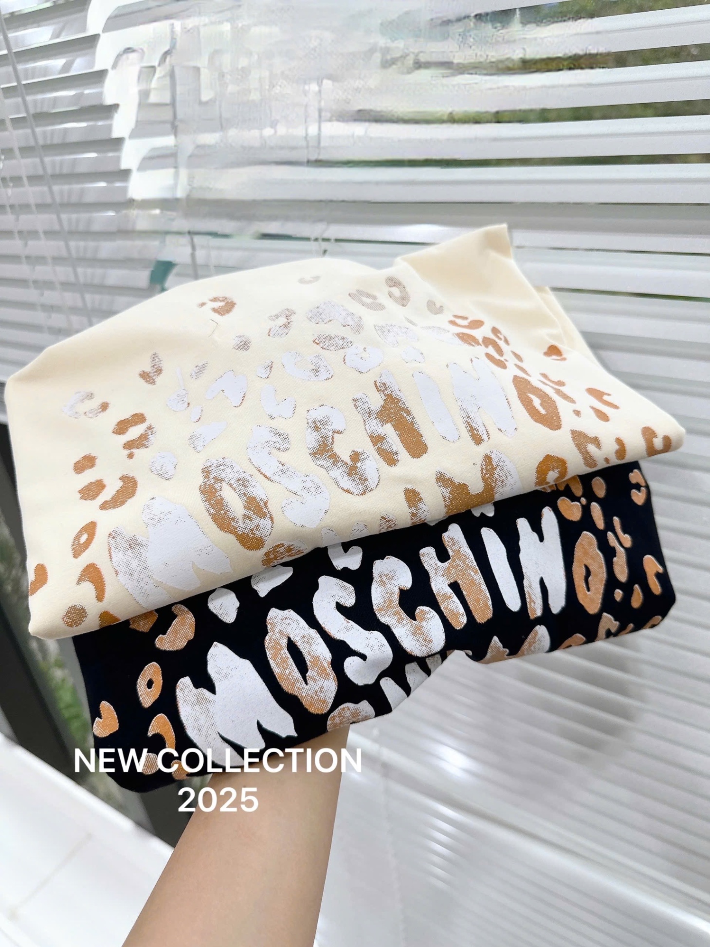 ANU145 - ÁO PHÔNG NỮ ĐEN BE MOSCHINO