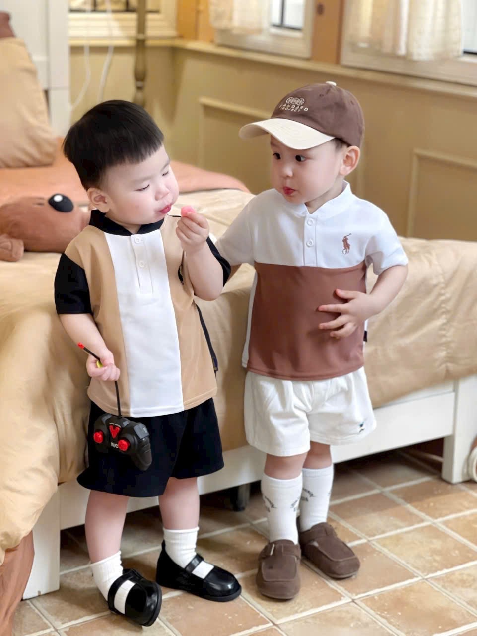 QB290 - SET 3 QUẦN ĐÙI BÉ TRAI KAKI THÊU GẤU đen be trắng