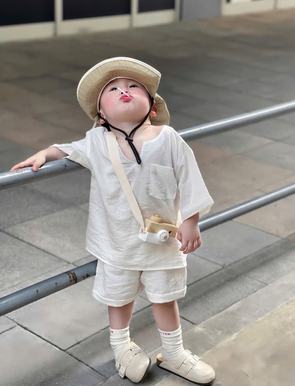 T515 - BỘ ĐÙI BÉ TRAI ĐŨI TRẮNG CỔ V