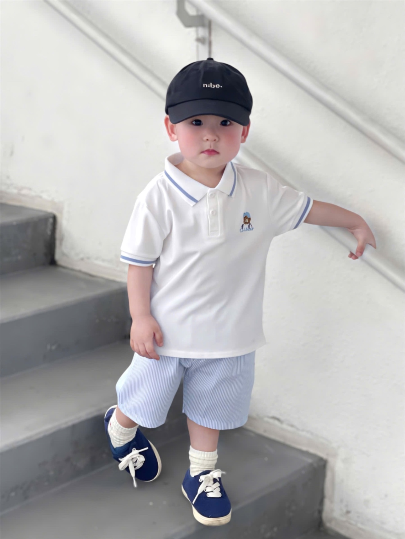 T516 - BỘ ĐÙI BÉ TRAI ÁO POLO TRẮNG VIỀN XANH THÊU GẤU