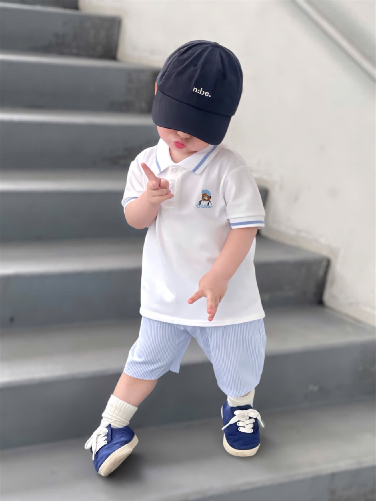 T516 - BỘ ĐÙI BÉ TRAI ÁO POLO TRẮNG VIỀN XANH THÊU GẤU