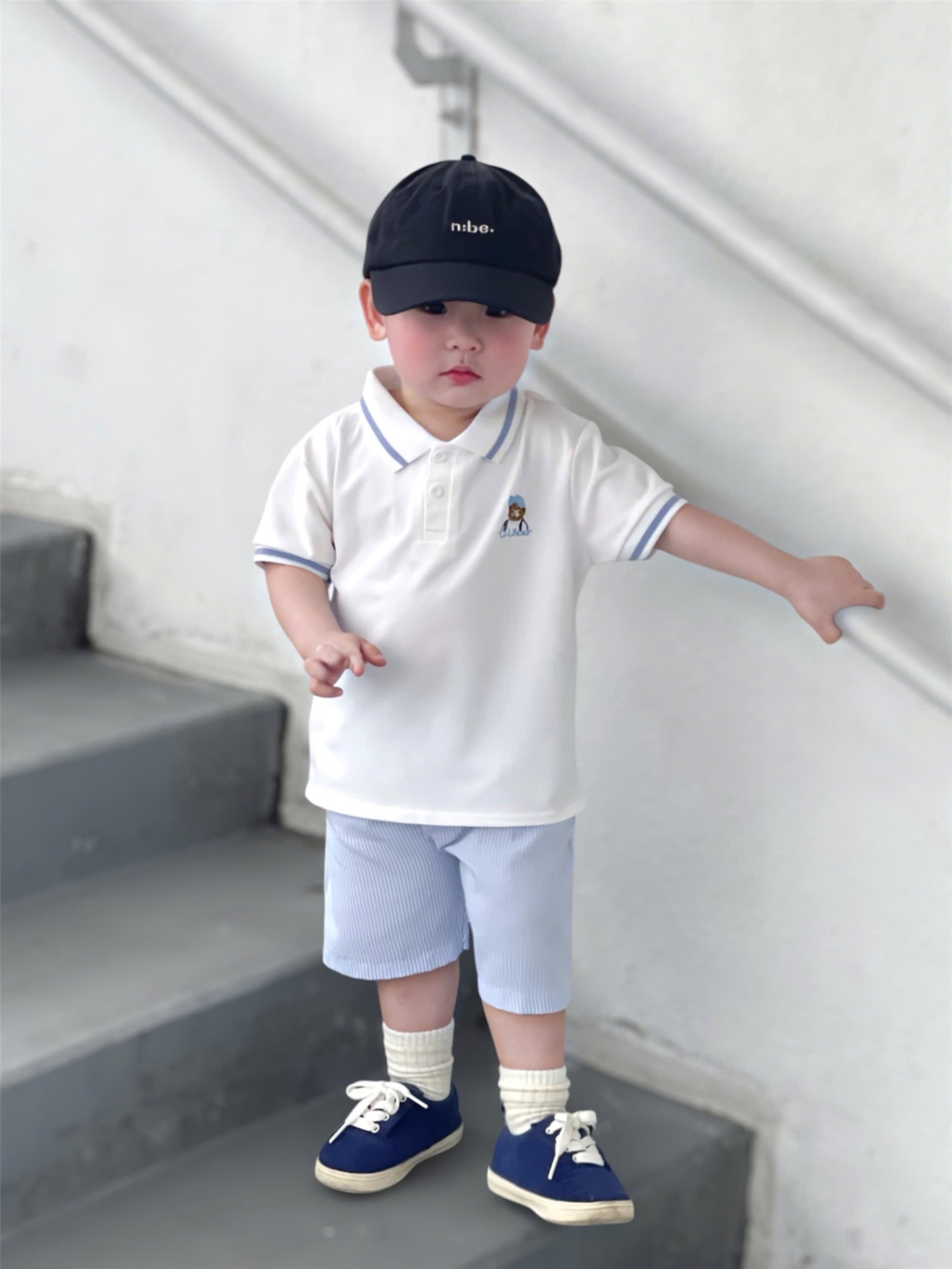 T516 - BỘ ĐÙI BÉ TRAI ÁO POLO TRẮNG VIỀN XANH THÊU GẤU