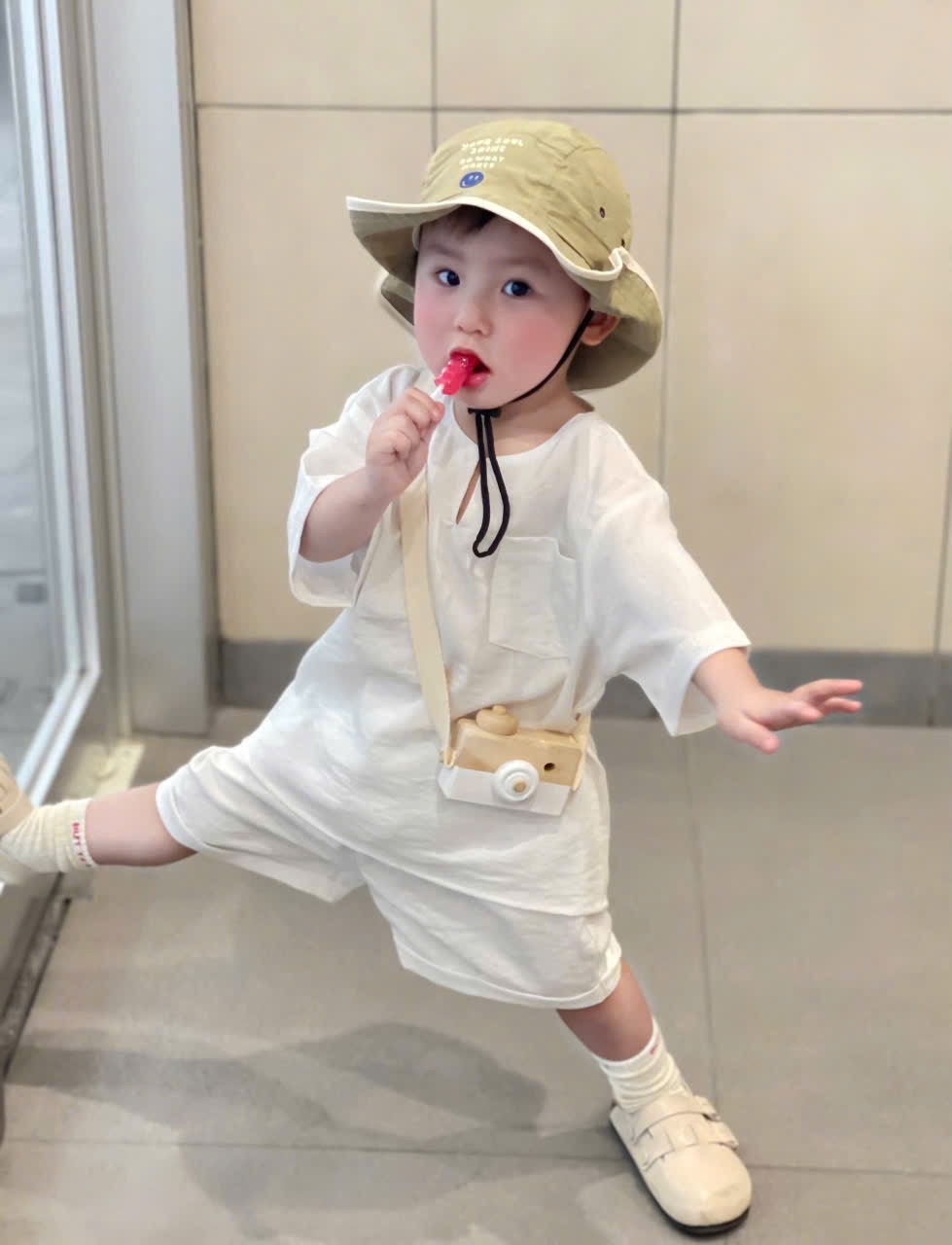 T515 - BỘ ĐÙI BÉ TRAI ĐŨI TRẮNG CỔ V