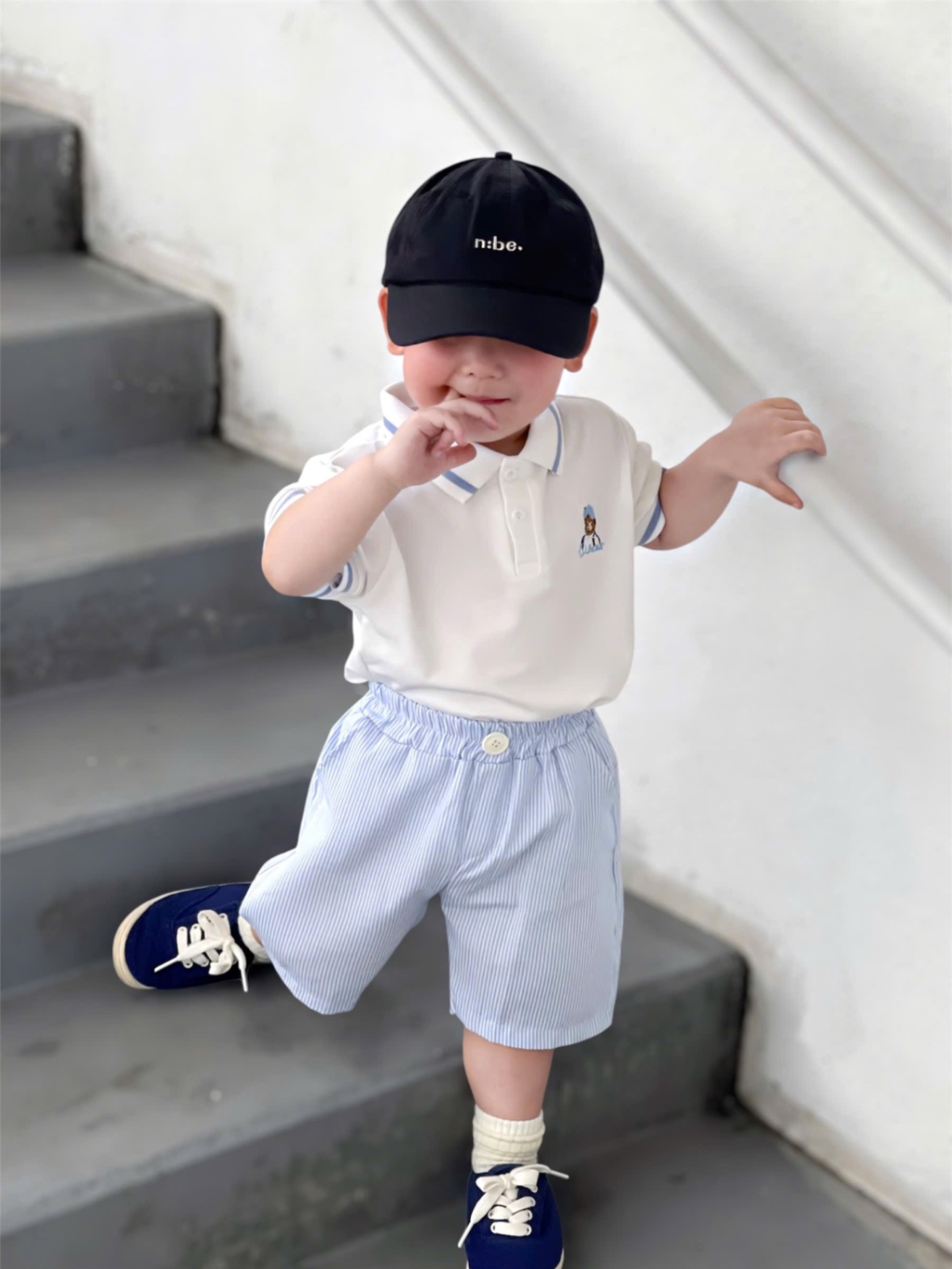 T516 - BỘ ĐÙI BÉ TRAI ÁO POLO TRẮNG VIỀN XANH THÊU GẤU