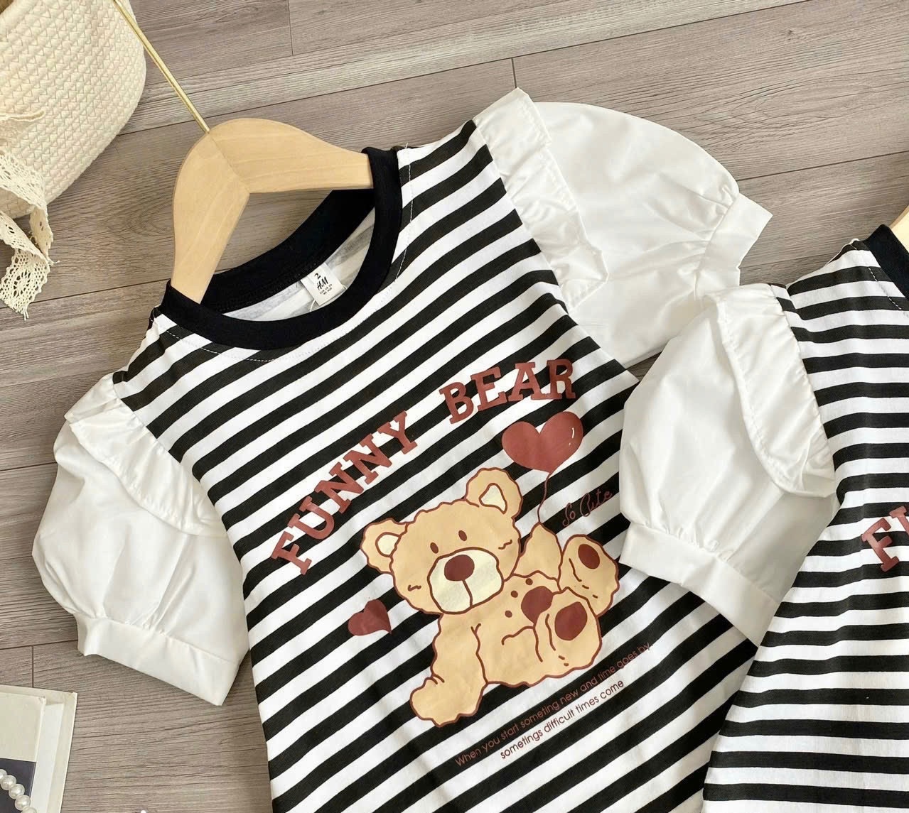 VB513 - VÁY BÉ GÁI KẺ NGANG GẤU FUNNY TAY BỒNG