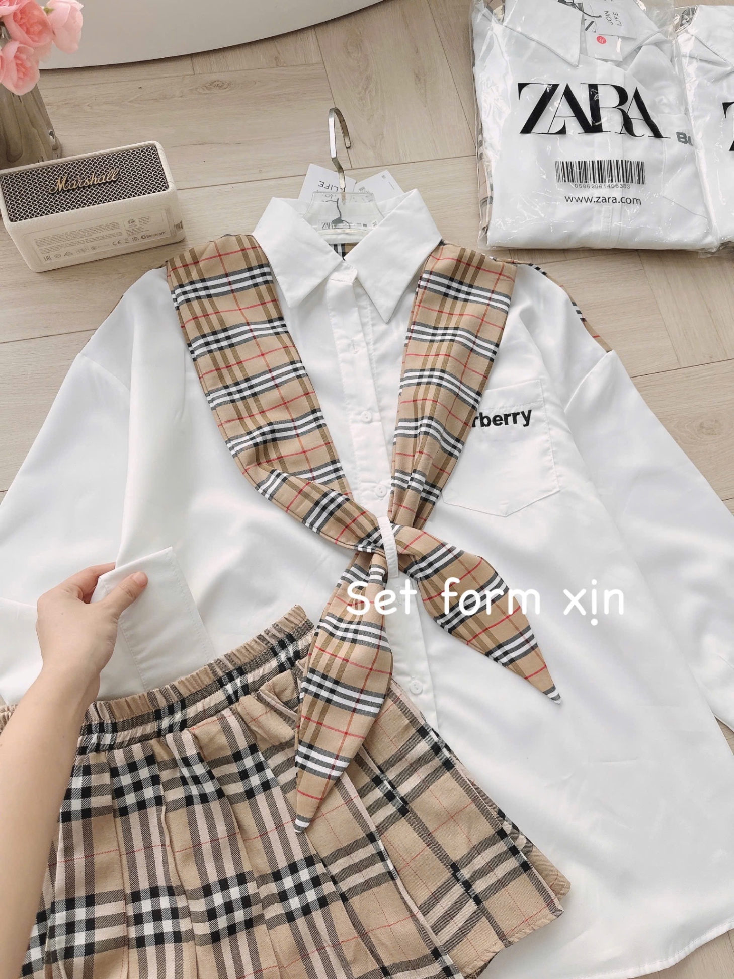S883 - SET NỮ ÁO TRẮNG KHĂN BBR MIX CVAY XẾP