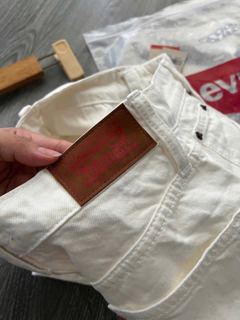 QNU576 - QUẦN SHORT JEANS TRẮNG LEVIS XUẤT DƯ