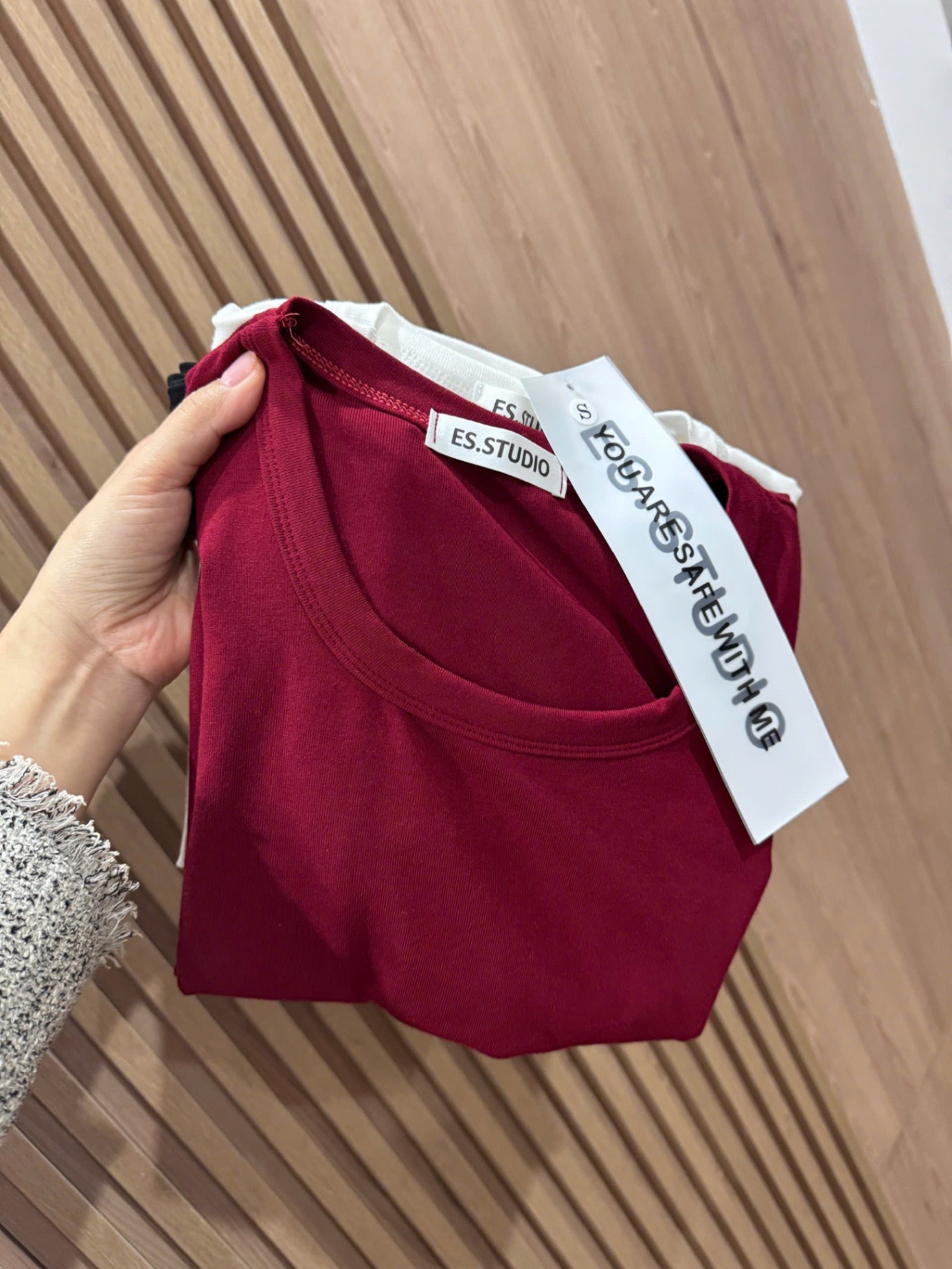 ANU189 - SET 3 ÁO ZIP NỮ CỔ U đen đỏ trắng