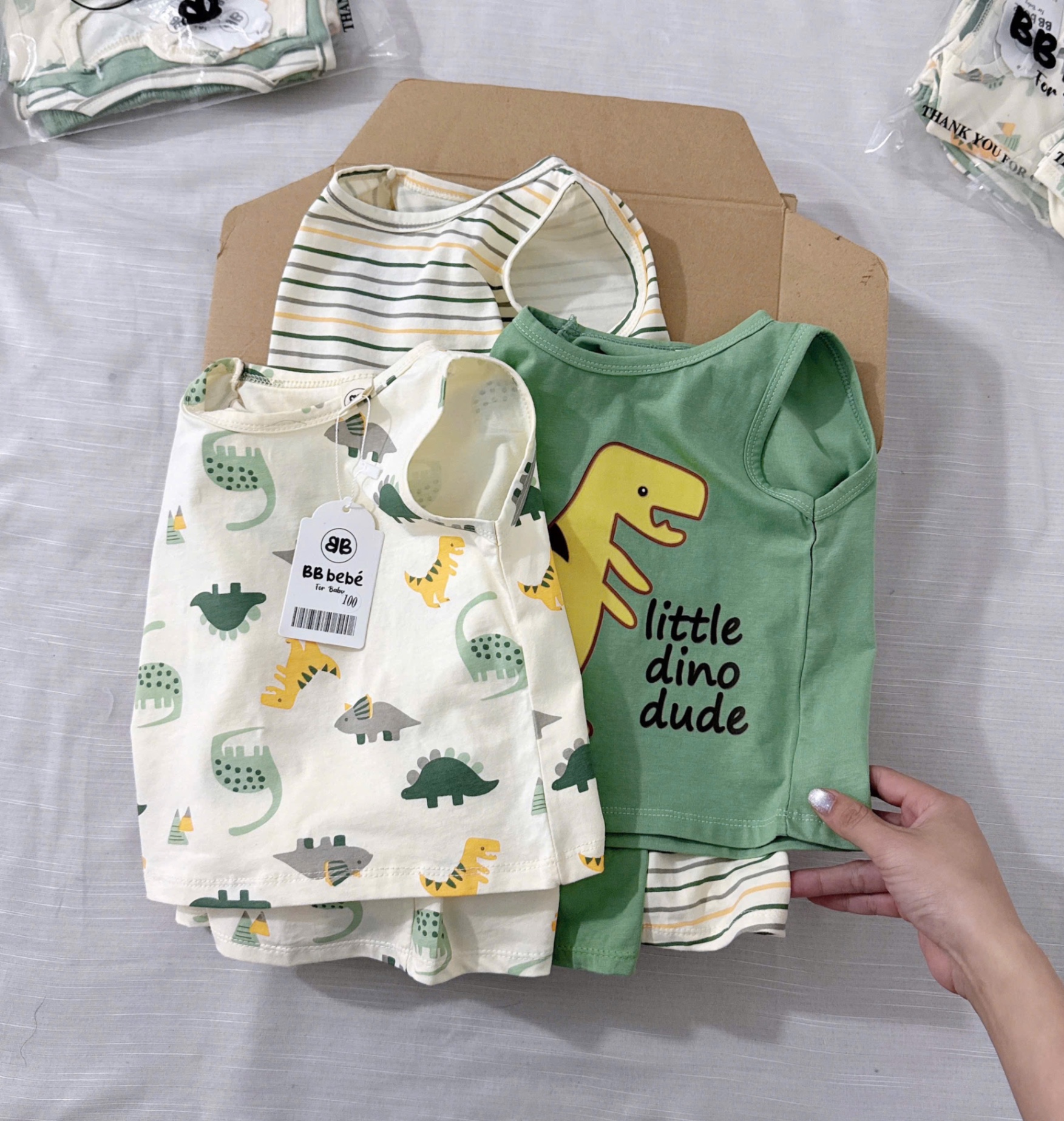 T573 - SET 3 BỘ ĐÙI BÉ TRAI BA LỖ KHỦNG LONG xanh lá be kẻ