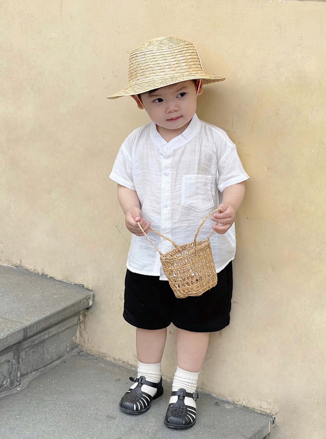 T570 - BỘ ĐÙI BÉ TRAI ÁO ĐŨI TRẮNG QUẦN ĐEN